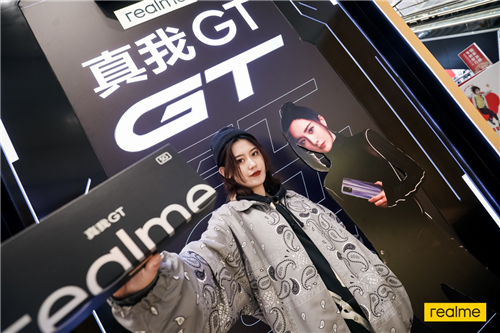 realme真我GT火爆來襲，最潮快閃店人氣爆棚