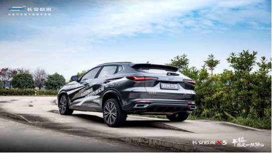 年輕人的第一輛車，SUV什么車型好？歐尚X5對比名爵ZS！