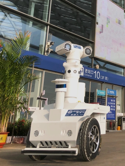 高通推動5G支持醫(yī)療衛(wèi)生事業(yè)，獲中國紅十字會博愛獎?wù)?/></p><p>尤為值得一提的是，作為中國一直以來的重要合作伙伴，高通公司在疫情期間也積極貢獻(xiàn)自己的力量。去年疫情爆發(fā)之后，高通第一時間宣布向中國相關(guān)組織捐款700萬元，以支持中國的疫情防控工作。除了直接捐款，高通及其中國合作伙伴的5G產(chǎn)品及解決方案也投入到疫情防控工作之中，發(fā)揮了重要的作用。例如使用了高通5G調(diào)制解調(diào)器及射頻系統(tǒng)的5G防疫機(jī)器人，可以對人體進(jìn)行測溫，并利用5G網(wǎng)絡(luò)將測溫數(shù)據(jù)傳輸?shù)街锌厥?，降低了防疫人員的工作強(qiáng)度并減少交叉感染的風(fēng)險。近日，中國紅十字會授予高通公司“中國紅十字會博愛獎?wù)?rdquo;，以表彰這家公司在新冠肺炎疫情防控工作中的敢于擔(dān)當(dāng)、快速響應(yīng)，用實際行動踐行社會責(zé)任，有力支持疫情防控。</p><p align=