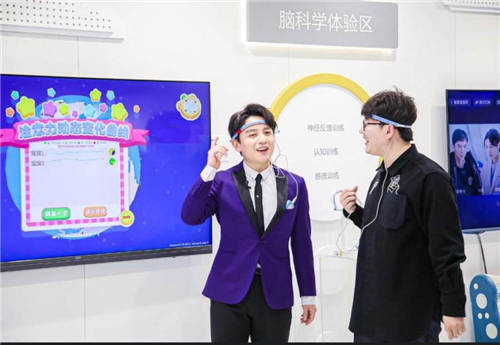 電視只能看嗎？海爾智慧屏在2021AWE現(xiàn)場能用意念拔河比賽