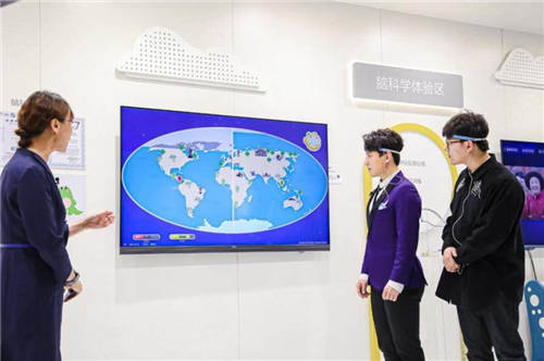 電視只能看嗎？海爾智慧屏在2021AWE現(xiàn)場能用意念拔河比賽