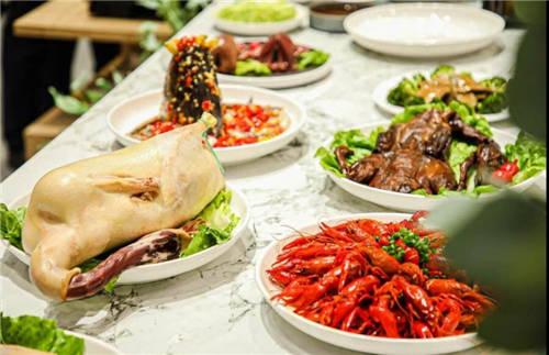 是廚房？不，還有16道大師菜！海爾食聯(lián)網(wǎng)AWE展生態(tài)成果