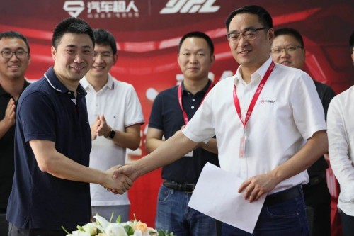 汽車(chē)超人杭州店投放智能洗車(chē)機(jī)器人，為消費(fèi)者帶來(lái)全新服務(wù)體驗(yàn)