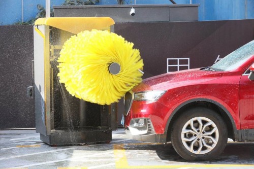 汽車(chē)超人杭州店投放智能洗車(chē)機(jī)器人，為消費(fèi)者帶來(lái)全新服務(wù)體驗(yàn)