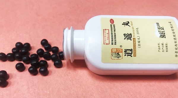 女性經(jīng)常熬夜傷肝，當(dāng)心會提早進(jìn)入更年期！