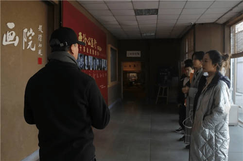 清華大學(xué)在青團(tuán)社找了份神奇兼職，去大西北刷墻！