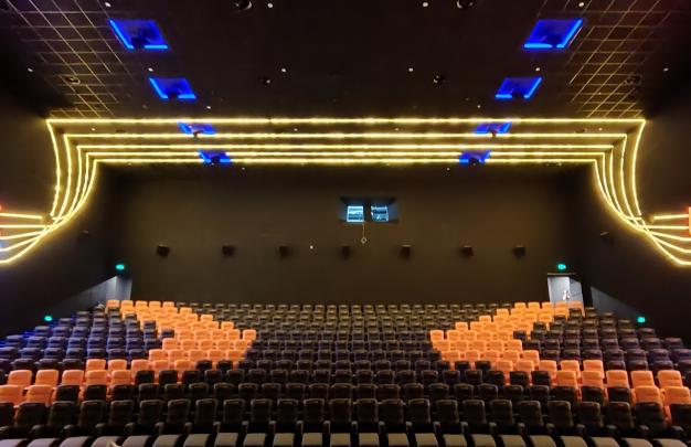 雙機(jī)激光放映+24米超大銀幕，霸氣登錄