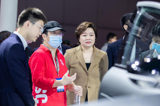 上海車展最爆的兩個(gè)展臺(tái)，竟是TA們？