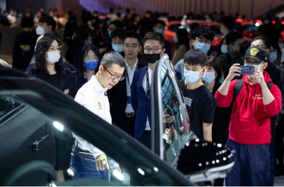上海車展最爆的兩個(gè)展臺(tái)，竟是TA們？