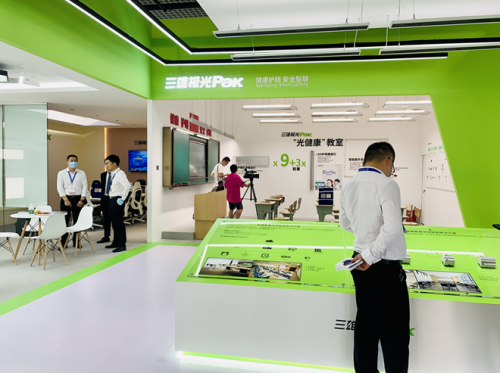 鏖戰(zhàn)教裝展！三雄極光亮出智能賽道利器