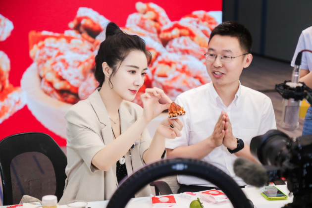 薇婭等人成博鰲亞洲論壇媒體追逐對(duì)象！現(xiàn)場(chǎng)“金句”不斷