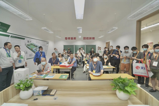 雷士照明攜“智慧校園”亮相教育裝備展，守護(hù)青少年光健康未來