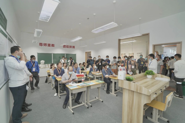 雷士照明攜“智慧校園”亮相教育裝備展，守護(hù)青少年光健康未來