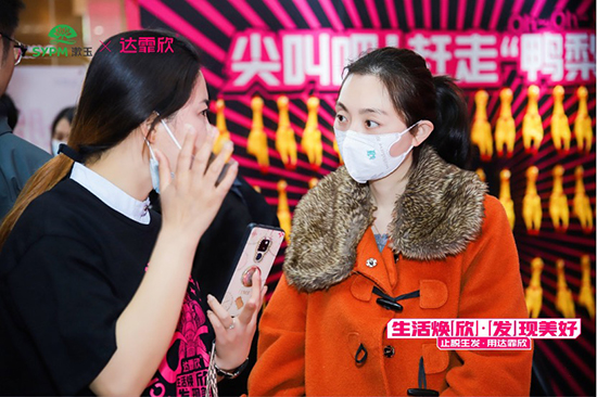 達(dá)霏欣聯(lián)合漱玉平民搞的這場(chǎng)快閃店活動(dòng)，“火爆”濟(jì)南人的朋友圈！