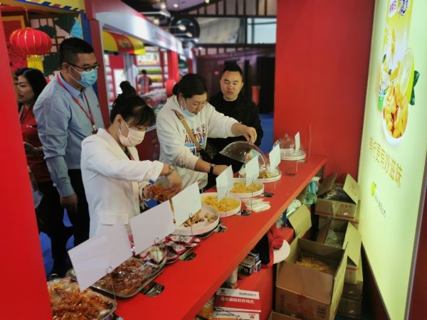 辣媳婦攜十余新品亮相糖酒會(huì)，招商加盟人氣火爆