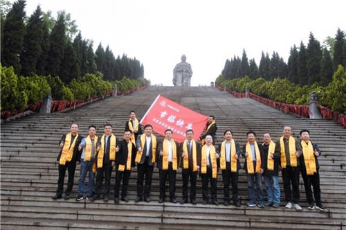 中國性學(xué)會(huì)“幸?？燔嚒卑l(fā)車，仲景宛西制藥名家進(jìn)基層走進(jìn)河南西峽