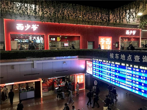 領(lǐng)跑假期消費(fèi)，西少爺單店熱銷10萬