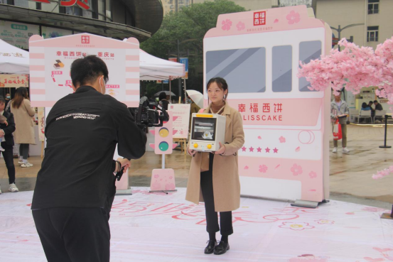 美的x小劉鴨聯(lián)名烤箱新品首發(fā)，呆萌出圈線下烘烤大顯身手