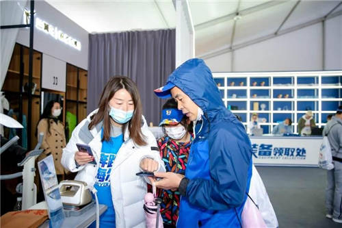 既是終點也是“家”！青島馬拉松首個跑者之家開啟智慧新體驗