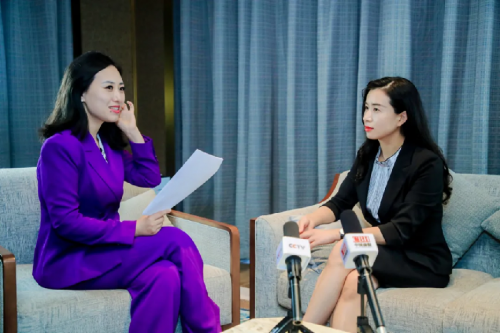 真人力出席2021中國品牌博鰲峰會，創(chuàng)始人CEO曾麗曉接受CCTV專訪