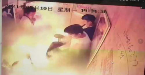 意外，痛心！電動車電梯內(nèi)7秒起火！