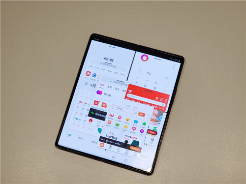折疊屏多任務(wù)交互對比 三星Galaxy Z Fold2 5G勝在高效實用