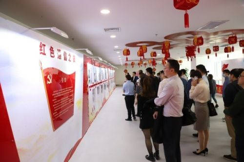 上海聯(lián)通匠心網(wǎng)絡(luò)紅色萬里行活動(dòng)啟動(dòng)儀式取得圓滿成功