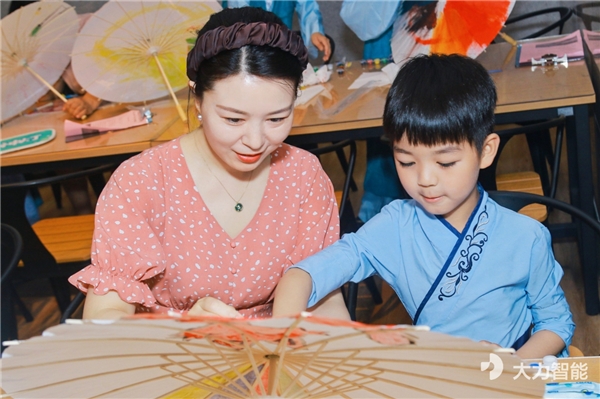 培養(yǎng)自主、自信有愛的披風少年，大力智能走進杭州工藝美術博物館