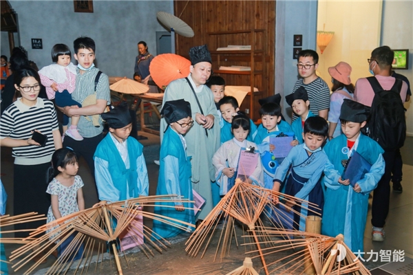 培養(yǎng)自主、自信有愛的披風少年，大力智能走進杭州工藝美術博物館