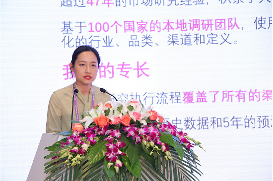 明月鏡片連續(xù)五年全國銷量第一，獲眼鏡行業(yè)首張五連冠證書