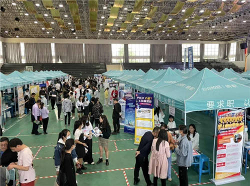 建設高學歷咨詢師服務團隊 居理買房網搶跑房產買方時代