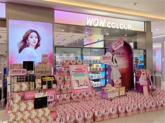 歐陽娜娜攜手WOW COLOUR，演繹真“拔草”夢幻大片