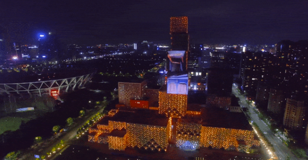 利亞德裸眼3D LED顯示屏，點(diǎn)亮多地網(wǎng)紅地標(biāo)