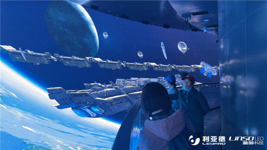 利亞德全新打造“更上海”環(huán)動多媒體秀，帶你“穿越”70年