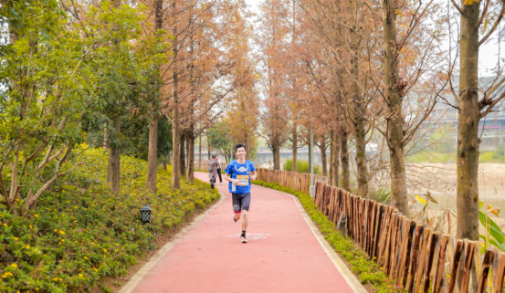 青春有你一起運動 ， 讓我們在丹寨天天馬拉松為健康奔跑