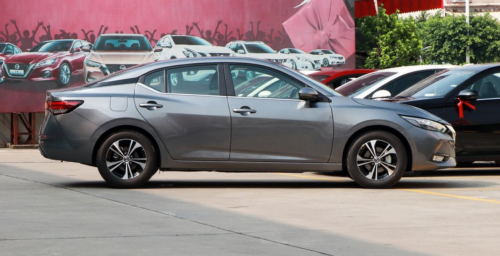 15萬(wàn)左右的緊湊型車，斯柯達(dá)明銳pro和日產(chǎn)軒逸2021款哪個(gè)好？