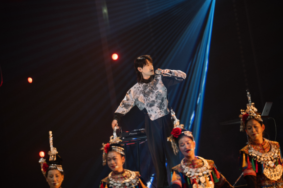 廖昌永李宇春吳亦凡空降《為歌而贊》 ，百贊音樂盛典升級(jí)好歌大秀