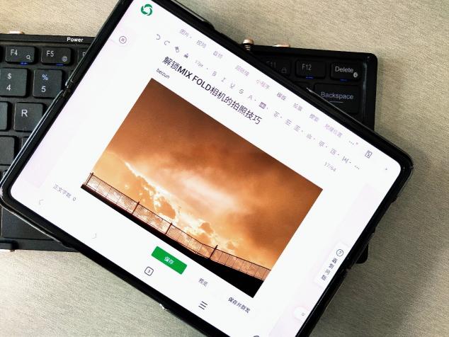 誰說大屏和便攜不能兼具，小米MIX FOLD開啟“輕”玩法