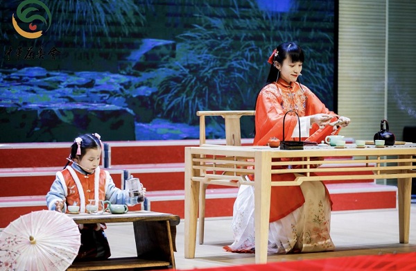 快要抑郁的80后公務(wù)員“寶媽”，自創(chuàng)“國(guó)學(xué)手勢(shì)舞”在抖音重新綻放