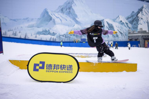 炎炎夏日與“雪友”暢快滑雪，德邦快遞助力淡季滑雪需求