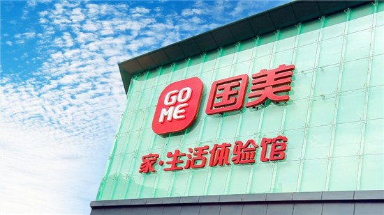 蘇寧“拆彈”停牌，國美或?qū)⑹芤妫?/></p><p>國美有34年深耕行業(yè)的積淀，強大的供應鏈體系正是其特色之一。</p><p>國美與各大品牌供應廠商一直關系良好，它不僅與大牌廠商建立了深度互信的合作關系，大大減少了中間環(huán)節(jié)，實現(xiàn)了從源頭把控商品質(zhì)量，還能直接根據(jù)用戶需求從廠家定采商品，通過廠家直銷砍去溢價，真正讓利消費者。</p><p>完善且強大的供應鏈，是國美的獨有優(yōu)勢，也是其宣布開打“真低價”的底氣所在。在供應鏈平臺，國美在深耕自營垂類等業(yè)務基礎上，將34年積累的深厚能力以平臺模式釋放，推出更多真選商品。例如在618大促之前，國美聯(lián)合各大品牌廠商，提前備好充足貨源，并制定可持久性的低價策略。</p><p>閉環(huán)生態(tài)圈將會成為國美的護城河，推動其向科技型本地零售服務商轉(zhuǎn)型升級。</p><p>國美，勢必將是新零售行業(yè)新格局的一個重要重塑者。</p><p>正所謂，零售青山依舊在，巨頭幾度夕陽紅。</p><p>白發(fā)漁樵江渚上，慣看秋月春風。</p><p>影響數(shù)以千萬計消費者的零售業(yè)大腕，難免起起落落，最后一壺濁酒喜相逢。</p><p>無論是舊零售新零售，唯有能者居之，而不是玩資本搞財技的都能收割。</p><p>還是要謹記，得消費者得天下!</p><p>古今多少事，都付笑談中。</p>						<p style=