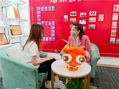 百合網(wǎng)一對一：紅娘是筑起兩個(gè)陌生人幸福的橋梁，“會(huì)說話”是最基礎(chǔ)的職業(yè)技能”