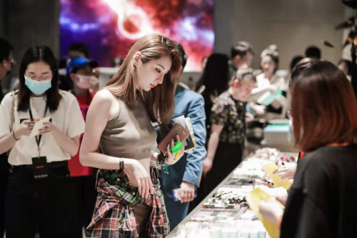 全球高端美妝零售品牌HAYDON黑洞如何實現(xiàn)“沒有一個女孩能空手走出”？