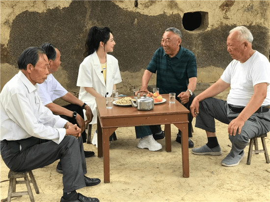 薇婭探訪安徽鳳陽小崗村，再次感受到中國農民的敢為人先
