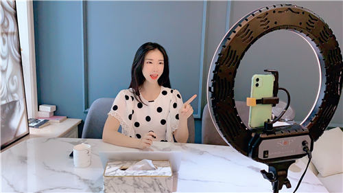從教育博主到學(xué)浪知識傳播者，解鎖快學(xué)英語老師Emily的成長密碼
