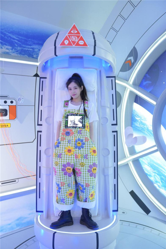 柔宇x D.E.K淘寶造物節(jié)聯(lián)名夢回千禧年，購機大促放“價”一夏！