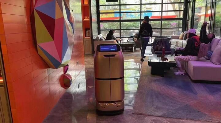 擎朗機器人進軍酒店行業(yè)，開啟智慧服務新紀元