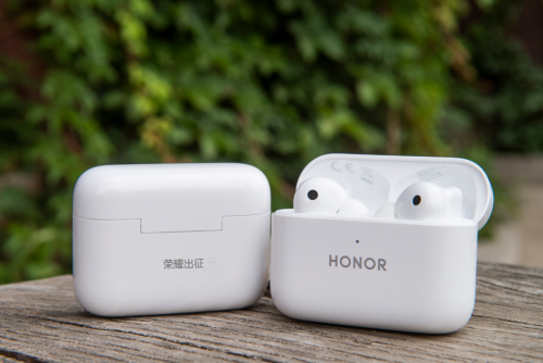 榮耀Earbuds 2 SE耳機以鐳射服務(wù) 為中國國家隊“榮耀出征”打call