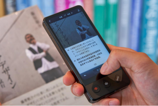 專業(yè)翻譯難，AI來幫忙，訊飛雙屏翻譯機(jī)讓你的職場所向披靡