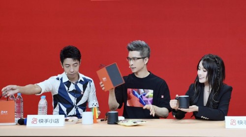 央視boys攜“洪荒少女”、辛選主播蛋蛋一起賣貨，3小時成交超3000萬